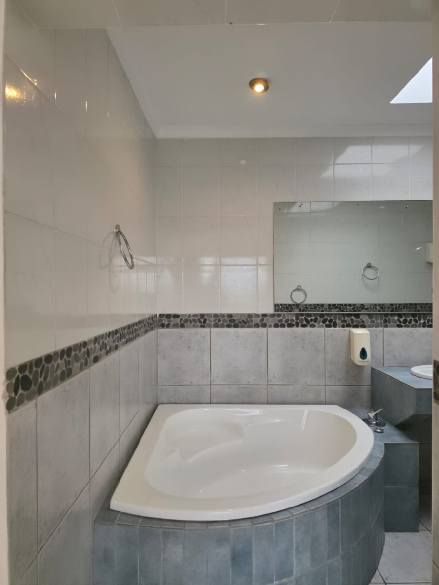 To Let 1 Bedroom Property for Rent in Plattekloof 3 Western Cape